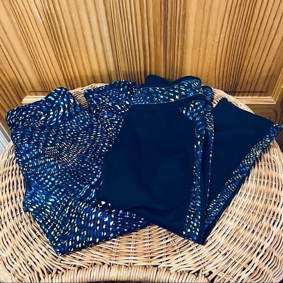 Fabletics set of 2 (two) blue yellow black 18 inch capri athletic leggings pants - Picture 1 of 9